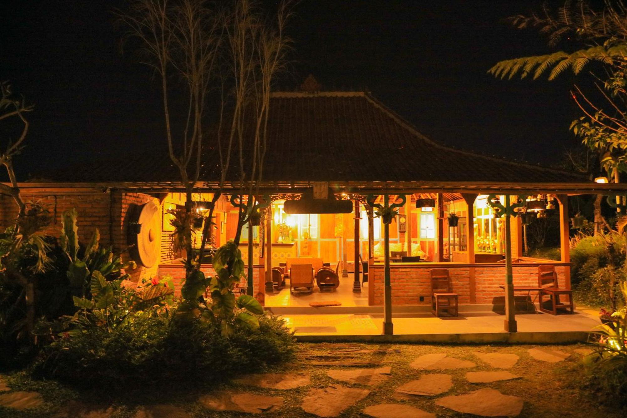 Pondok Kawinaya Singaraja  Bagian luar foto